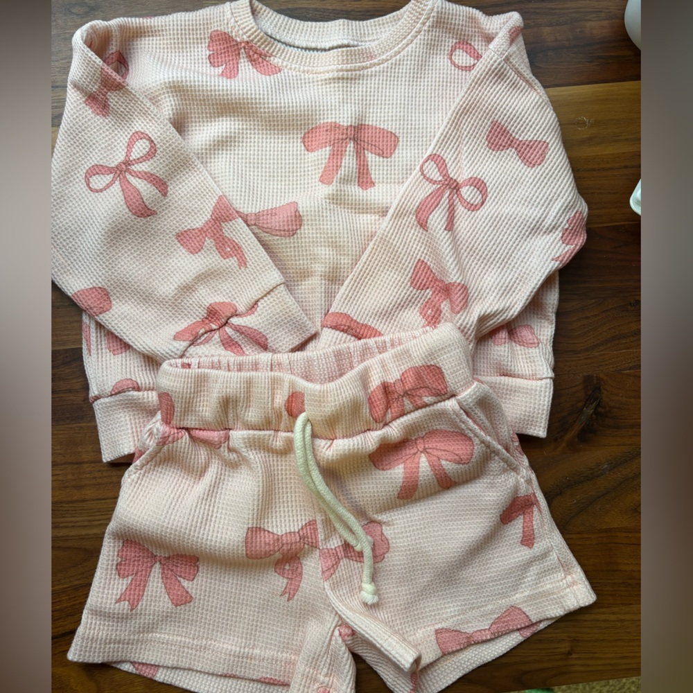 Fancy Schmancy Bows Toddler Set 🎀 | Size 2T | Long Sleeve & Shorts | Waffle Kni